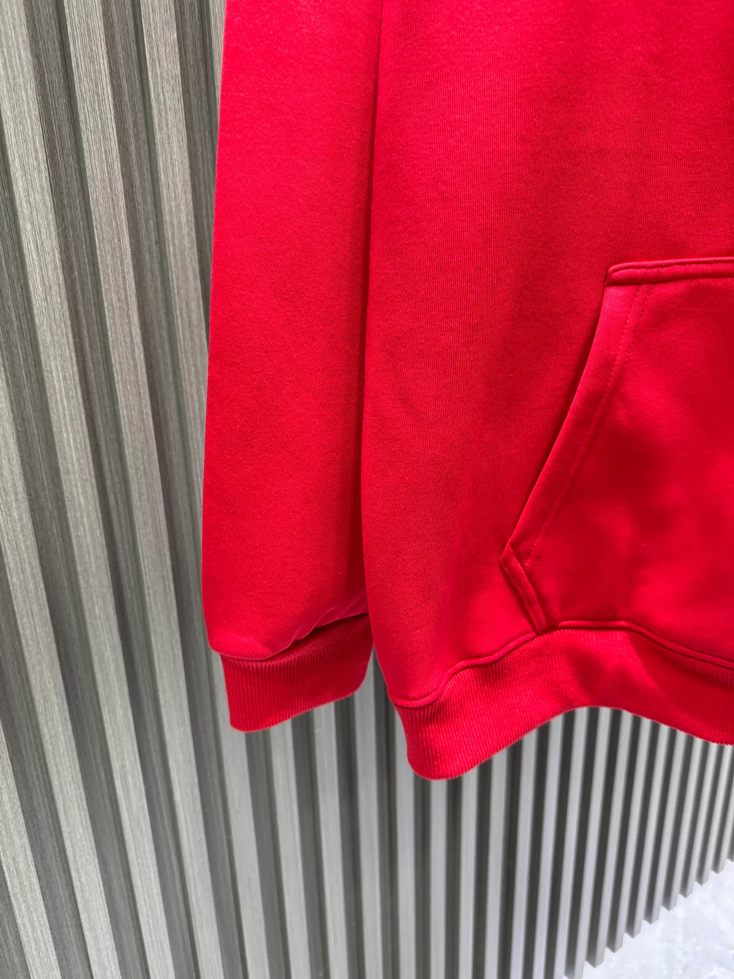 🅿️280 Louis Vuitton 1*v25 new autumn and winter new donkey brand series hooded pullover sweatshirt 400g pure cotton➕silver fox velvet The font of this sweatshirt is designed by the trend designer VERD, which adds a touch of casualness and free style. The classic combination of solid color sweatshirts. The neat corridor shape shows the minimalist style. Many trend stars interpret the upper body. Simple and comfortable street feeling. The stacking of sweatshirts + shirts will never go out of style. The comfort of a classic fit and the soft, lightweight non-brushed fabric make it super comfortable to wear.
